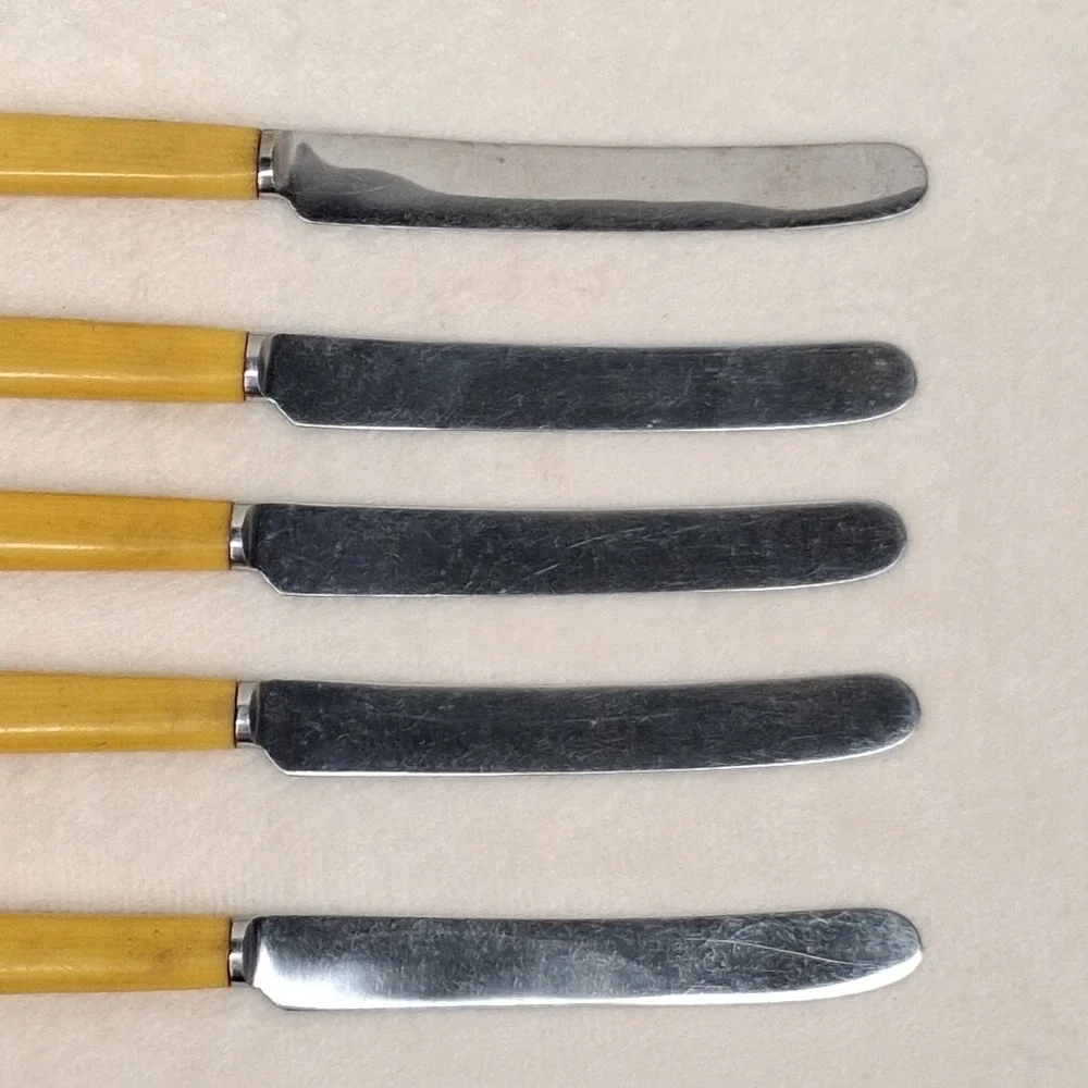 Vintage Sheffield Stainless Butter Knives Butterscotch Yellow Set of Five (1)